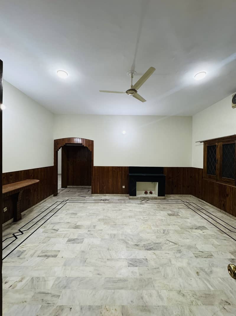 Neat and clean first floor ( separate and independent) 0