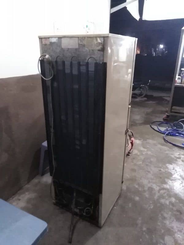 refrigenrator for sale contact on no 03006155175 2