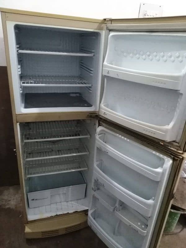 refrigenrator for sale contact on no 03006155175 3