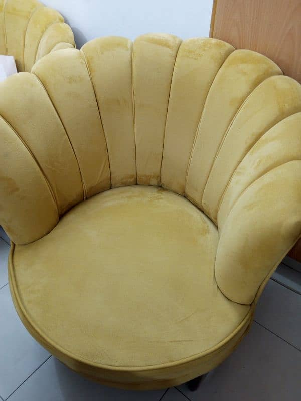 beautiful latest coffee set with a stool 2 feet. bright mustard colour 4