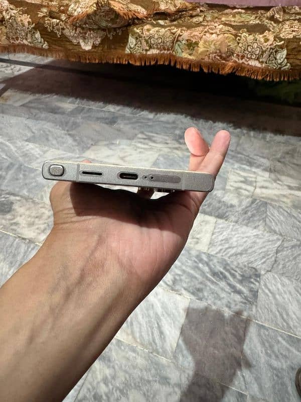 i want to sell my samsung s24 ultra 5g 12/256 in new 10/10 condition 3