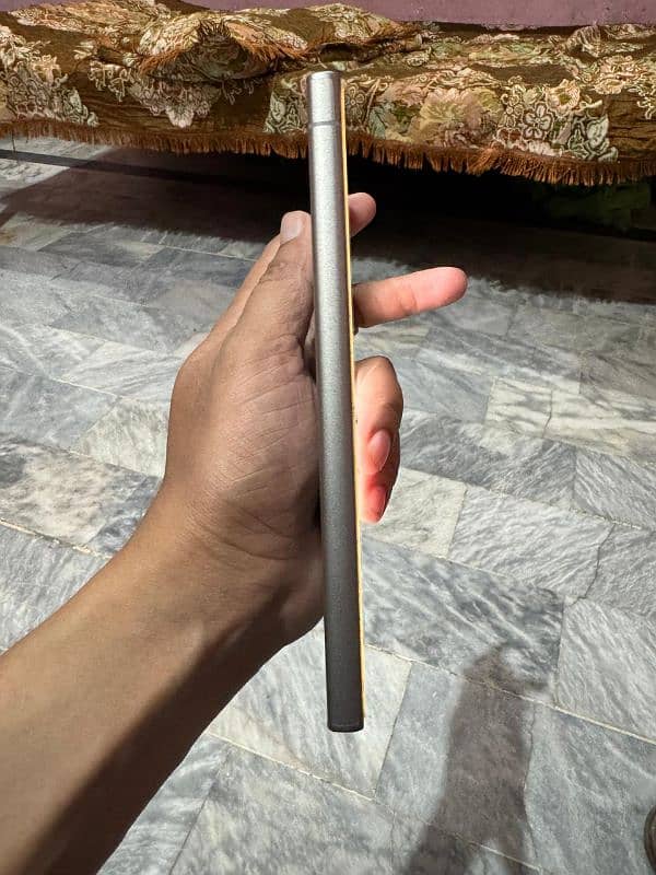 i want to sell my samsung s24 ultra 5g 12/256 in new 10/10 condition 4