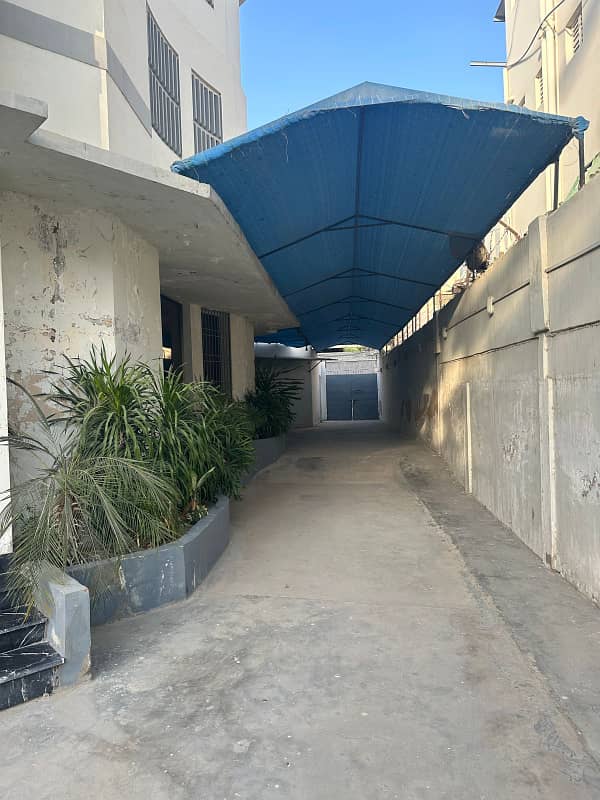 1000 Sq Yards Ground Floor Portion Near Shahrah E Faisal For Commercial Use With Huge Car Parking Area 4