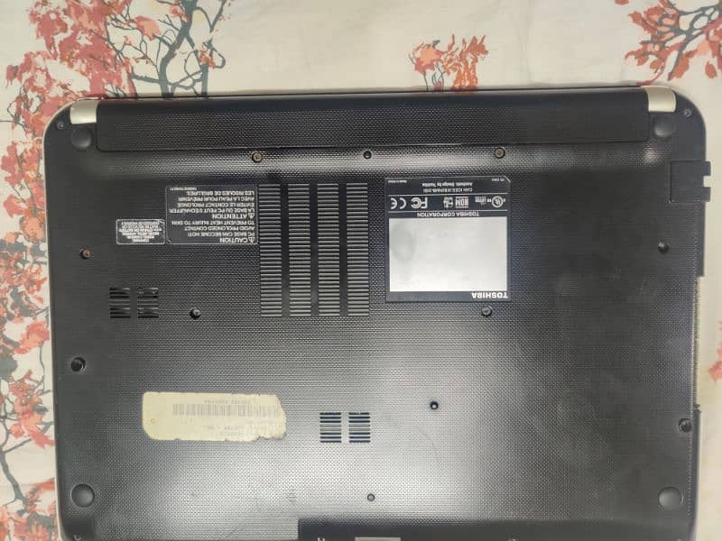 Toshiba Satellite E45-B 9