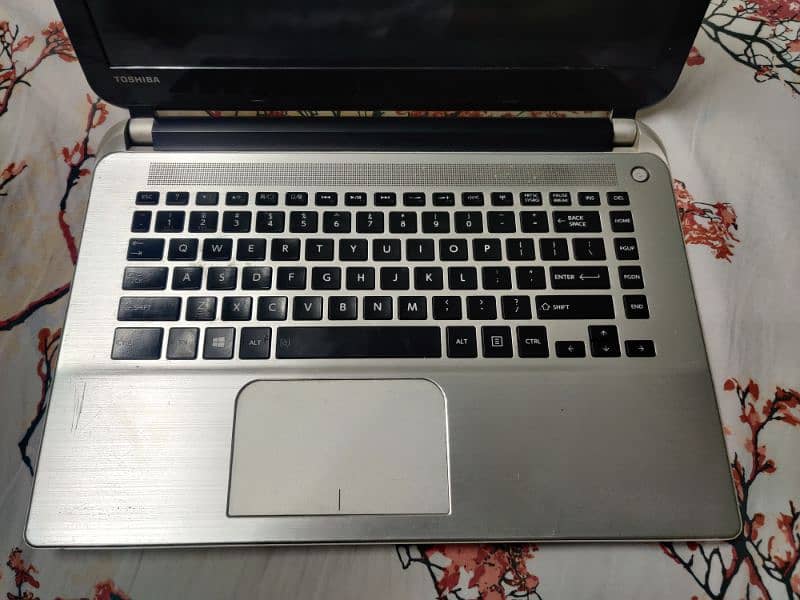 Toshiba Satellite E45-B 2