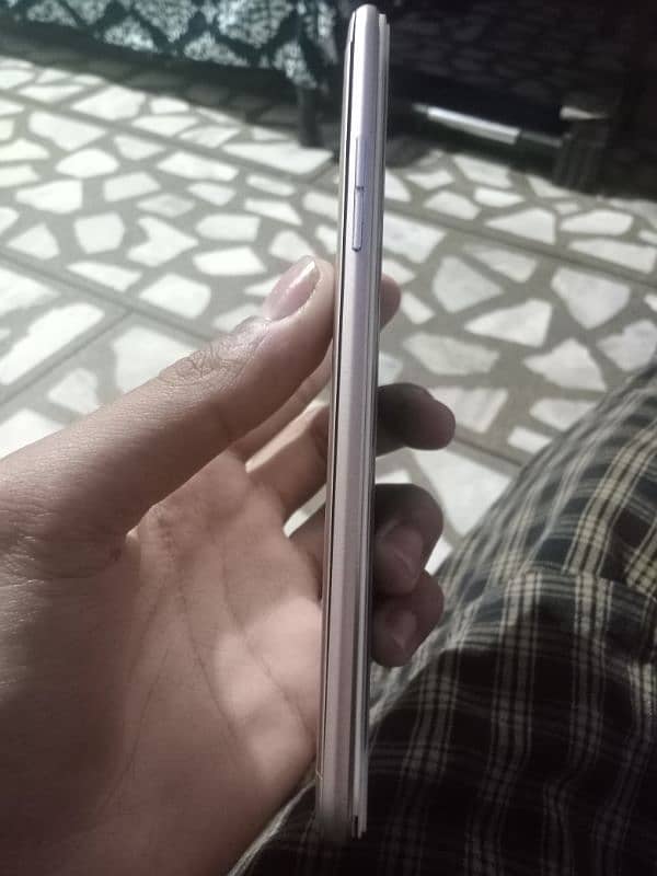 Oppo F3 with box [16MP Front] best for hotspot and Camera 4