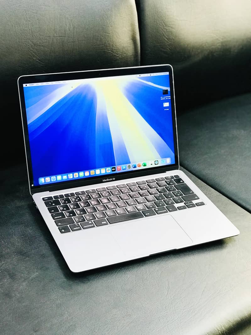 APPLE MACBOOK AIR WITH M1 CHIP 0