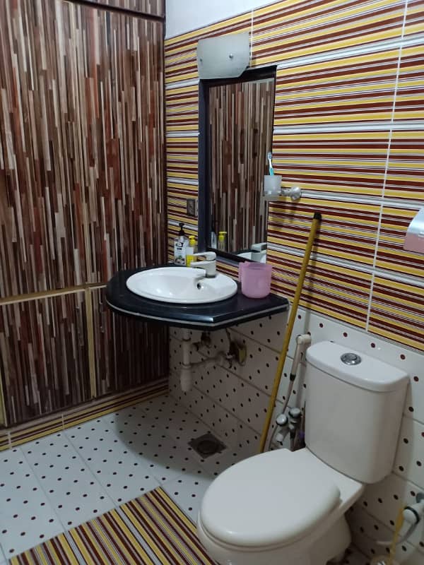 3rd floor Portion With Roof 240Yards For Sale In Gulshan Block 1 2