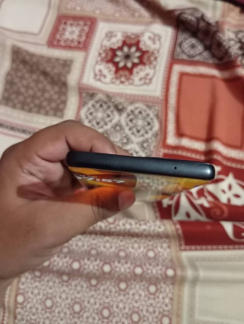 Motorola edge  50 fusion 10/10 condition 3