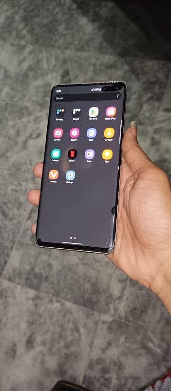 Exchange Samsung Galaxy S10 plus 5g ,8/512 , PTA pa*ch , minor dots 1