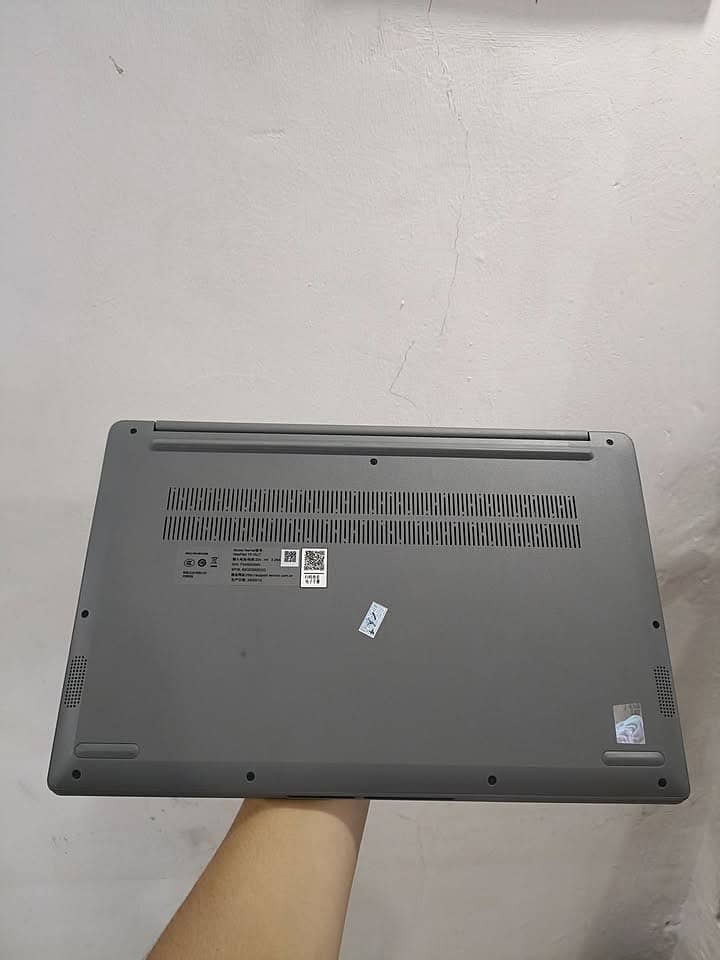 Lenovo IdeaPad Slim 3 8