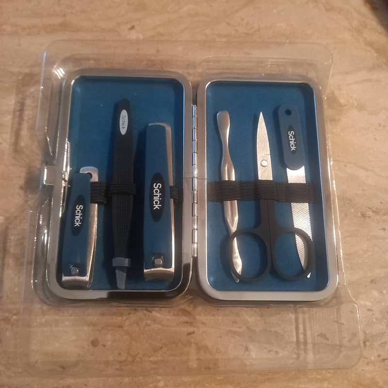 Schick complete grooming set 4