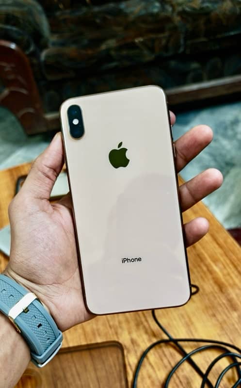 IPHONE XSMAX 10/10 condition no open no repair 100 persent original. 0