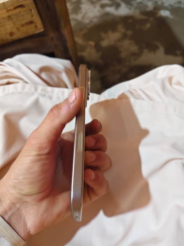 brand new iPhone 16 pro max 3