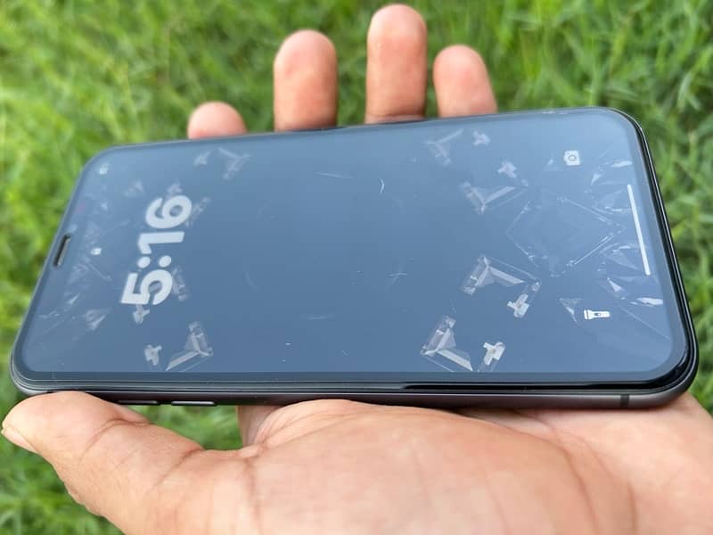 IPhone 11 JV 64 GB 52000RS 1