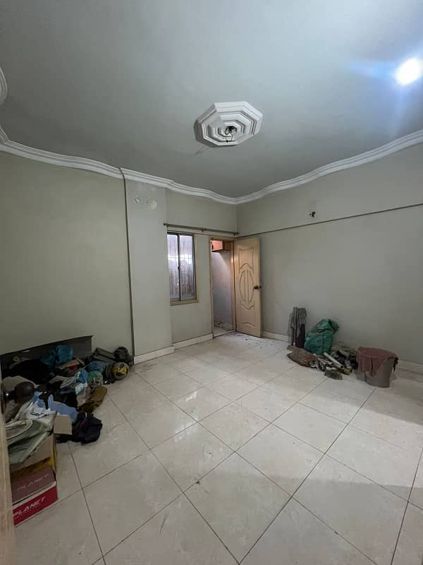 Flat for Sale Gulshan-e-Iqbal Block 13-B | 2 Bed DD | Third Floor | 850 Sq. Ft. 1