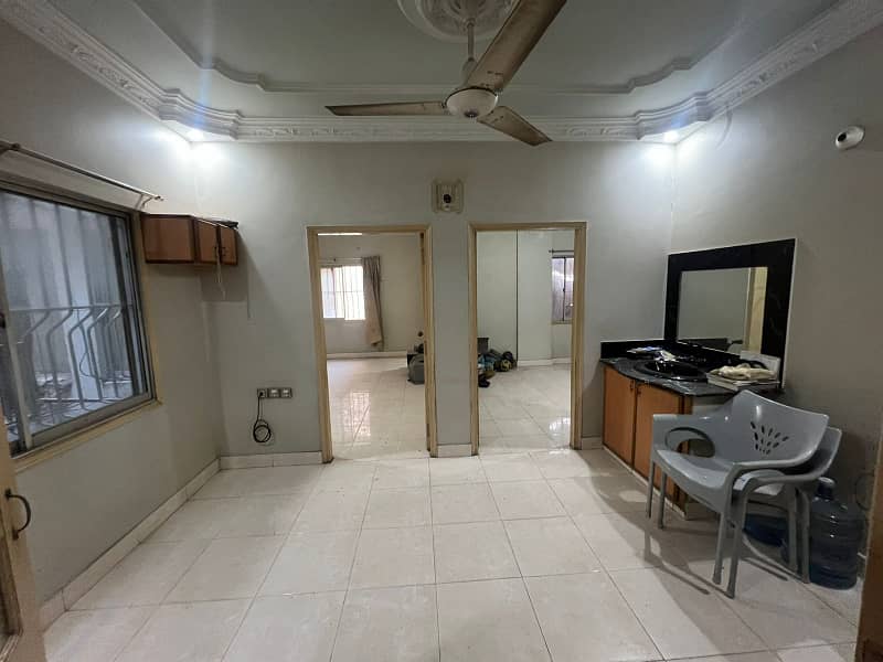 Flat for Sale Gulshan-e-Iqbal Block 13-B | 2 Bed DD | Third Floor | 850 Sq. Ft. 2