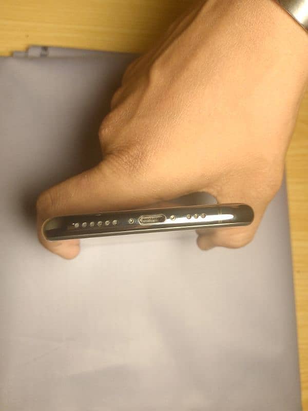 iphone XS 3RD GENERATION BATTERY HEALTH 85% black deep color 5