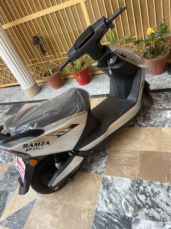 Scooty Électric 4