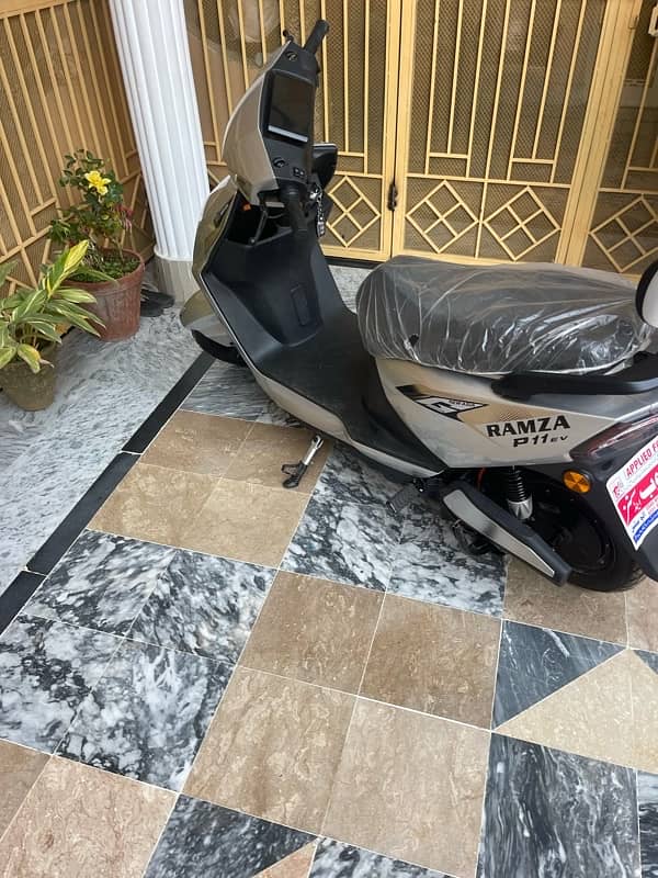 Scooty Électric 5