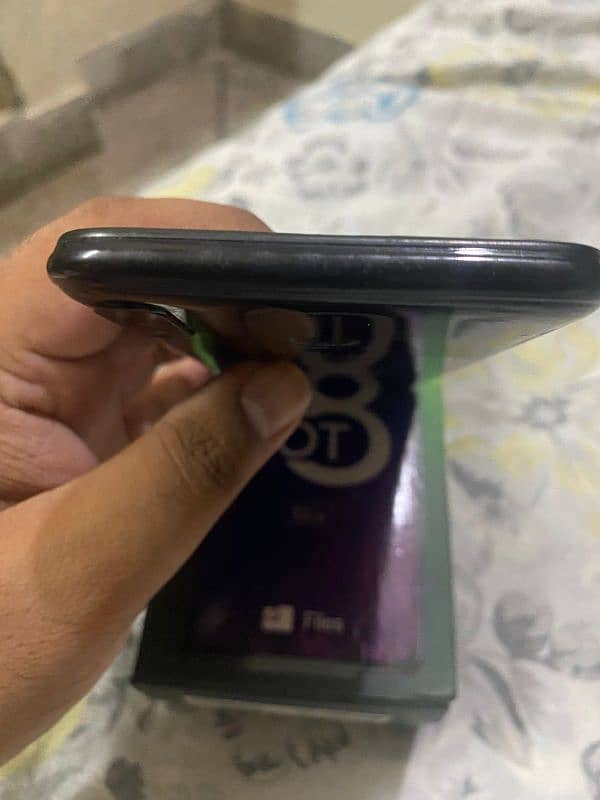 infinix hot 8 lite 2/32 good condition with box 4