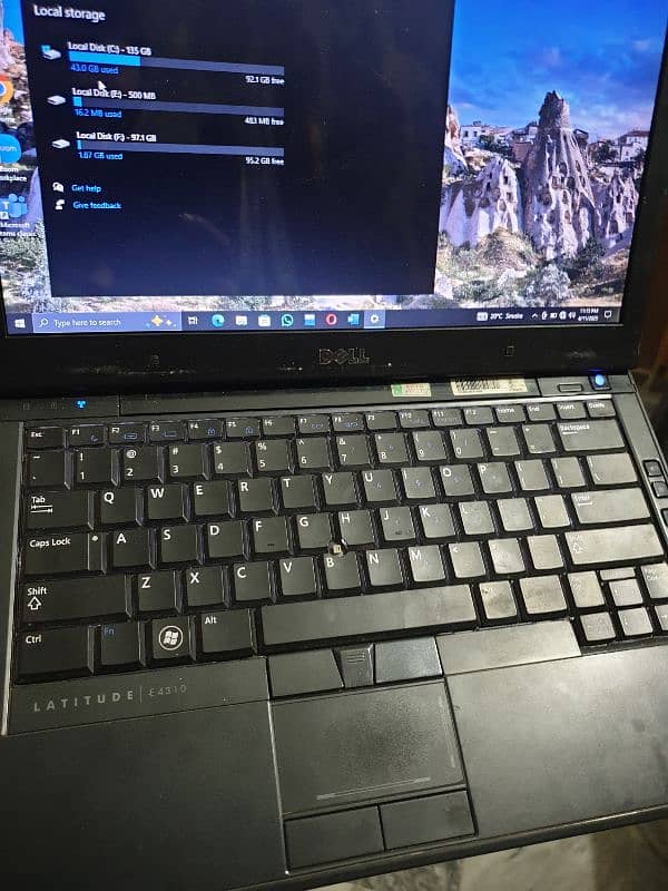 Dell Latitude E4310 1