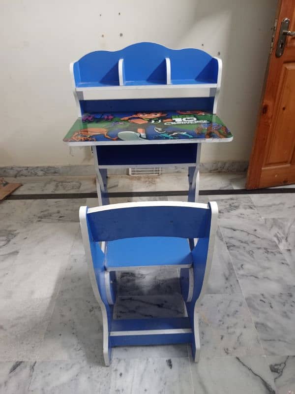 Kids BenTen Study Table and chair 2