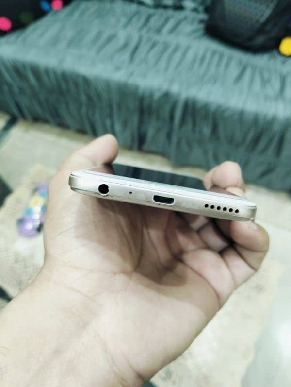 Oppo A57 (3/32) 3