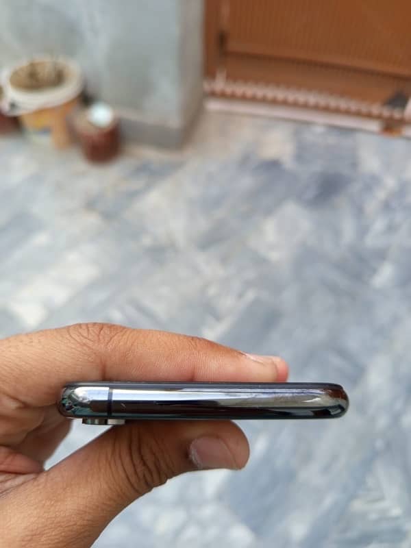 IPHONE XS 64gb NON PTA NEW CONDITION URGENT SALE NEED CASH 5