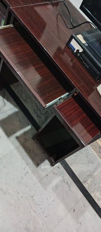 Computer Table 1