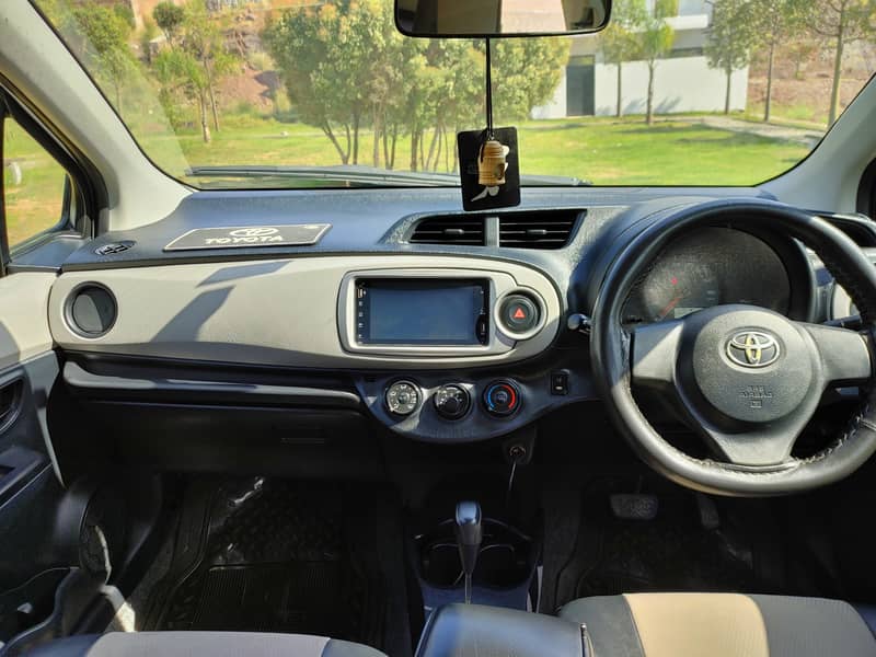 Toyota Vitz 2011 Model 6