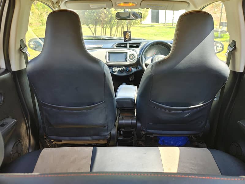 Toyota Vitz 2011 Model 9