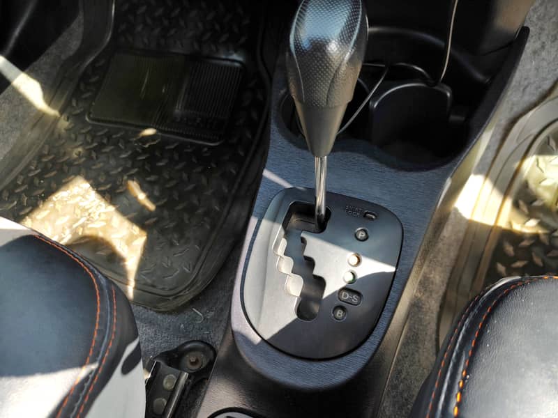 Toyota Vitz 2011 Model 15