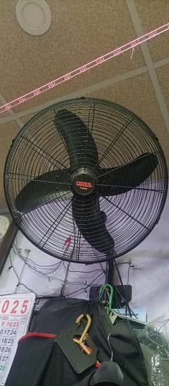 Royal bracket fan 24". Brand new very less used. Urgent sale.