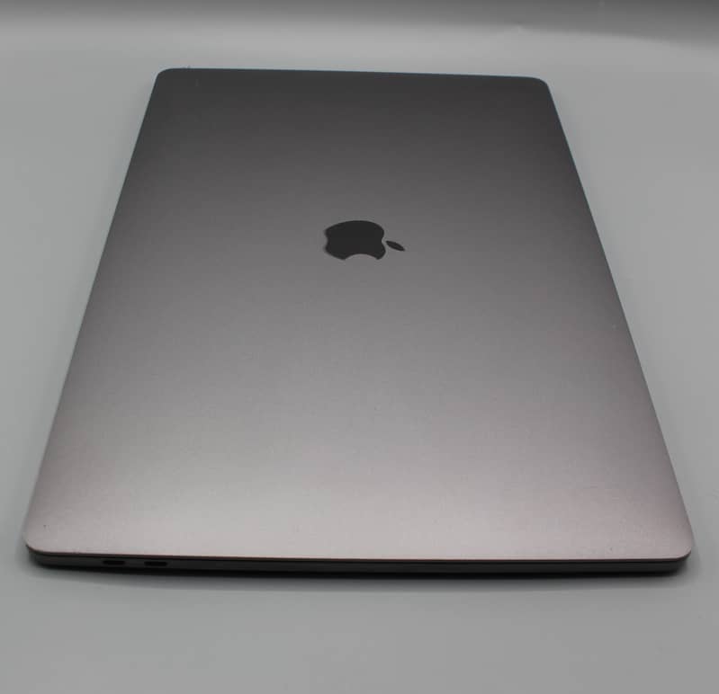 MacBook Pro 15" – Space Gray | Core i9 | 32GB RAM | Dedicated Graphics 7