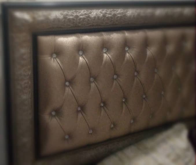 Bed side tables & dressing & almari 3