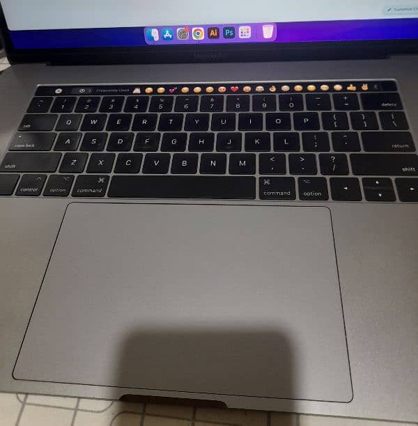 Macbook pro 2017 15 Inch screen i7 16/256 2GB Dedicated graphic card 2