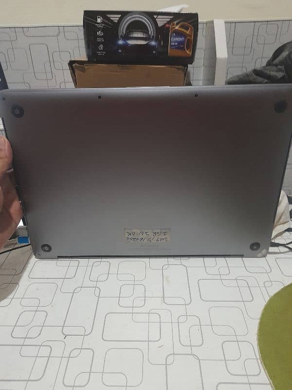 Macbook pro 2017 15 Inch screen i7 16/256 2GB Dedicated graphic card 3