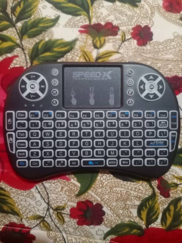 i8 Mini Wireless Keyboard With 8 Different Lights 0