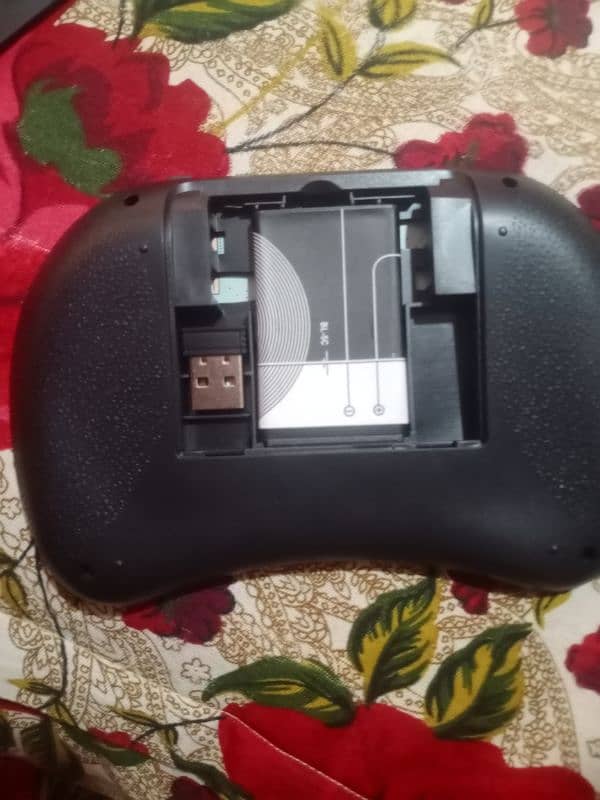 i8 Mini Wireless Keyboard With 8 Different Lights 1