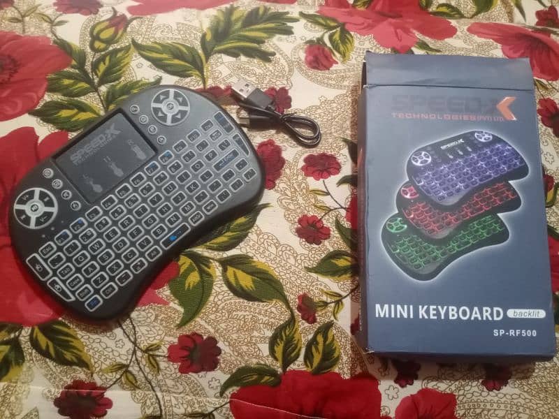 i8 Mini Wireless Keyboard With 8 Different Lights 3