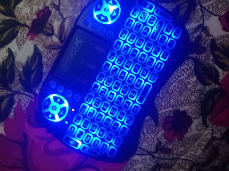 i8 Mini Wireless Keyboard With 8 Different Lights 5