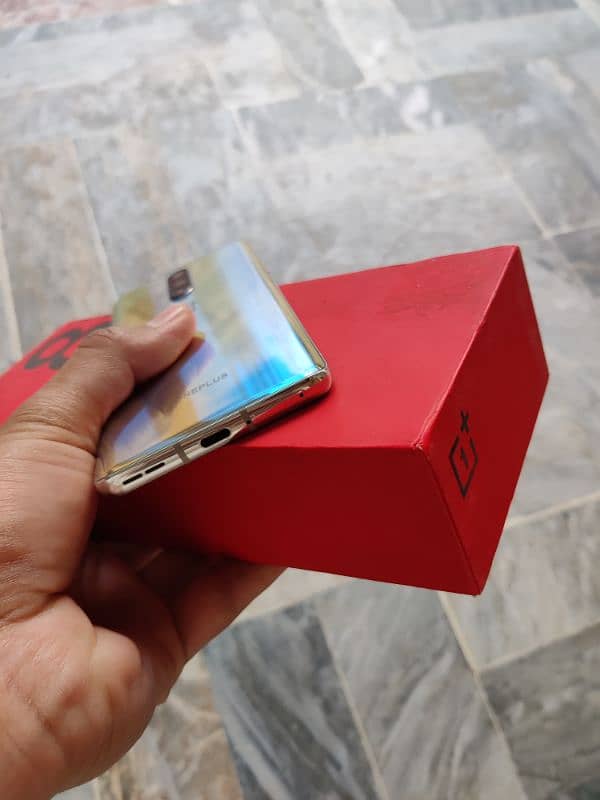 one plus 8. . 8/128 complete box 1