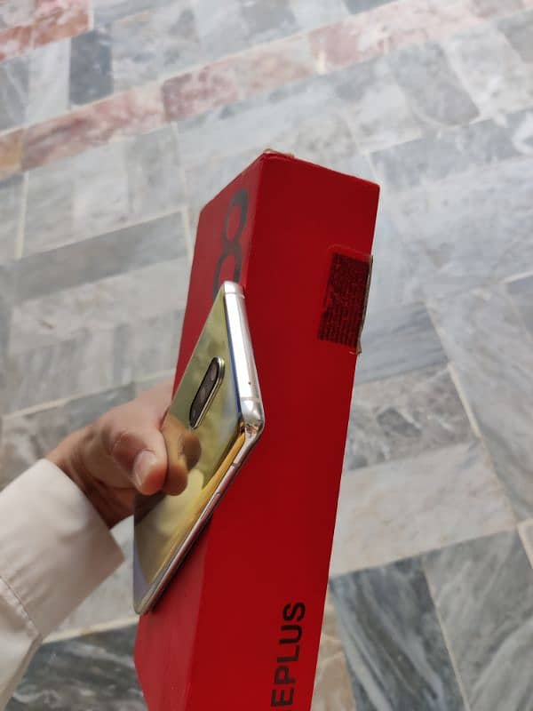 one plus 8. . 8/128 complete box 5