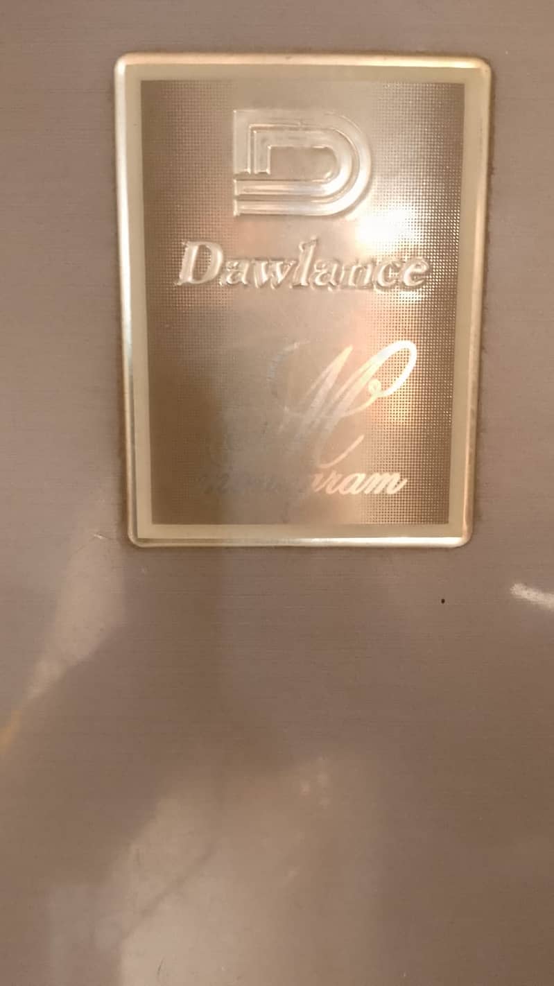 Dawlance Medium Size Fridge for Sale Urgently in Gulberg Lahore. 6