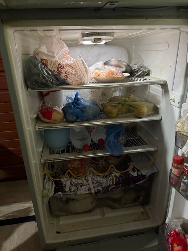 dawlance fridge want to sale 9