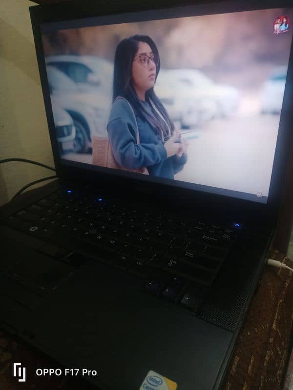 4gb ram. .  128 gb roam core2 do 2