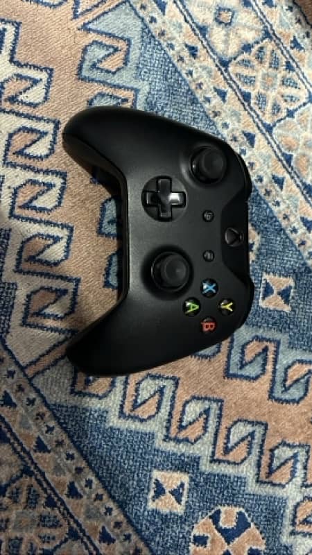 xbox one x 1 TB with Box Disc USA version 5