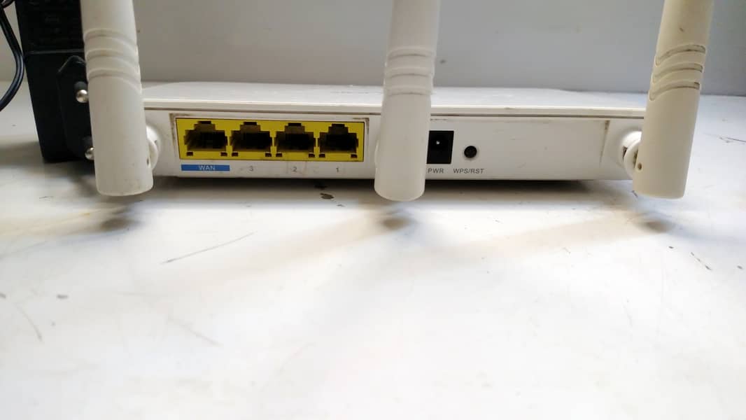 Tenda / Mtlink Triple Anteena 300 Mbps Wifi Router in 3mode 1
