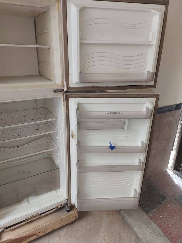 DAWLANCE. FRIDGE DUBBLE DOOR. with choki 0